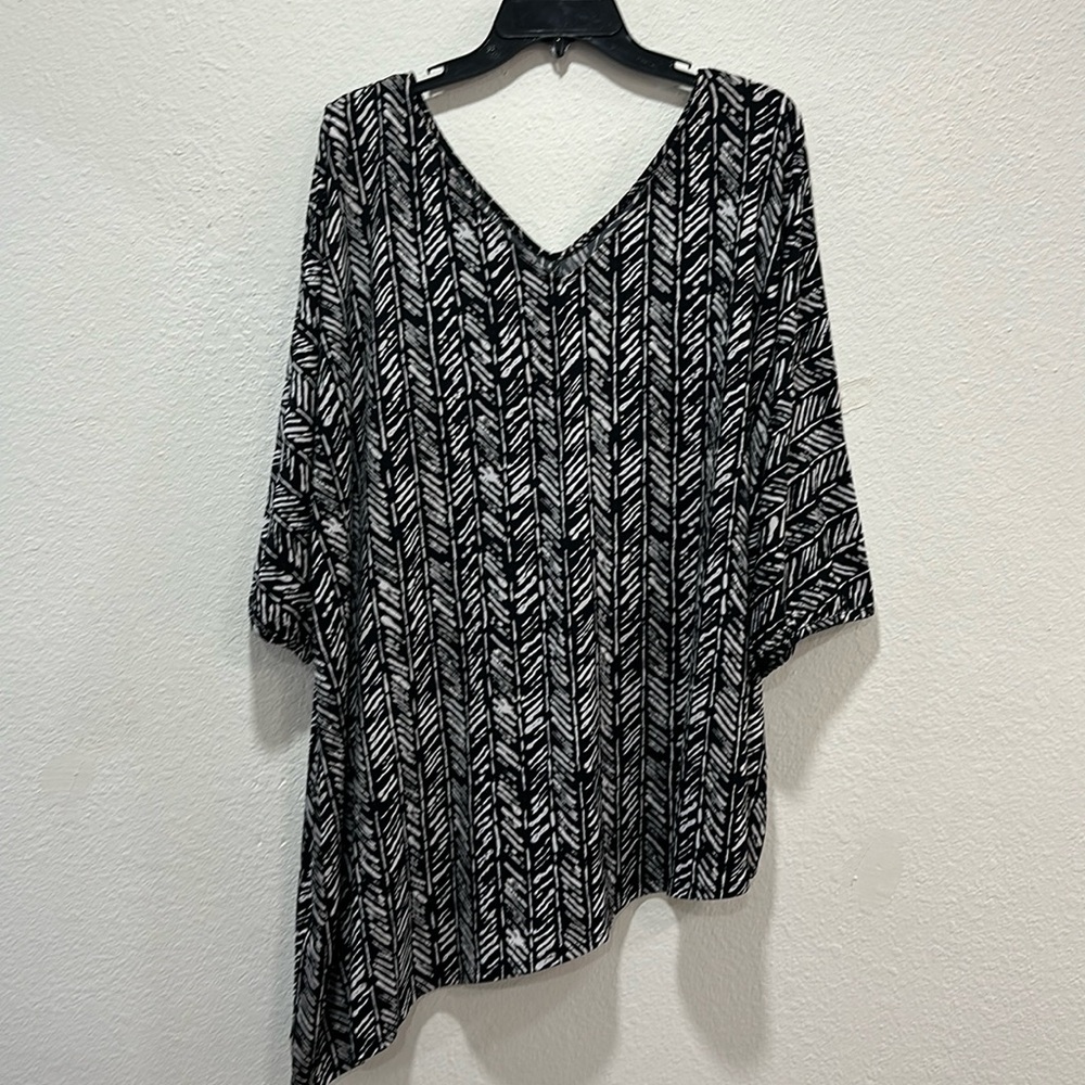 ⭐️ 3/$12 lane Bryant tunic